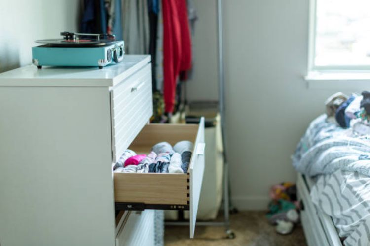 How to keep dresser drawers closed when moving