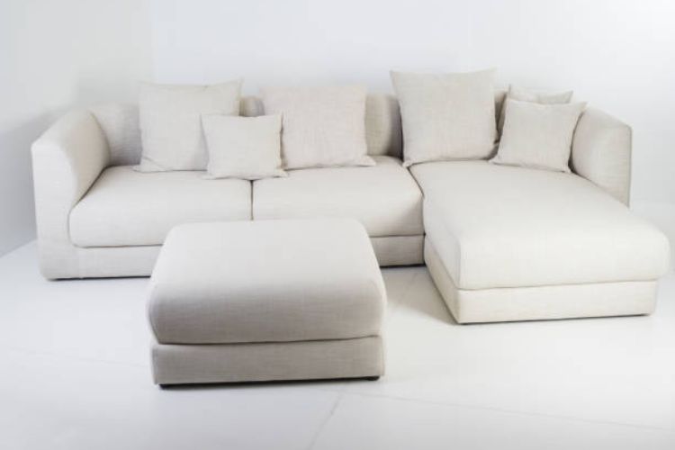 What does chaise sectional mean